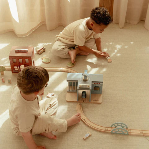 Little Dutch - Fire Station FSC - Grace and Fox