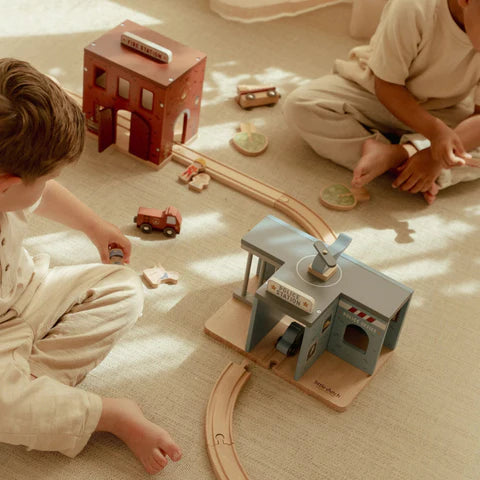 Little Dutch - Police station FSC - Grace and Fox