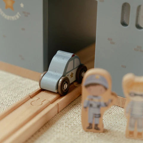 Little Dutch - Police station FSC - Grace and Fox