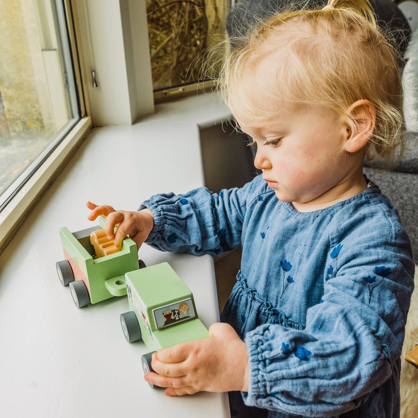 NEW! Wooden Farm 4x4 with Horse Box and Horse - Grace and Fox