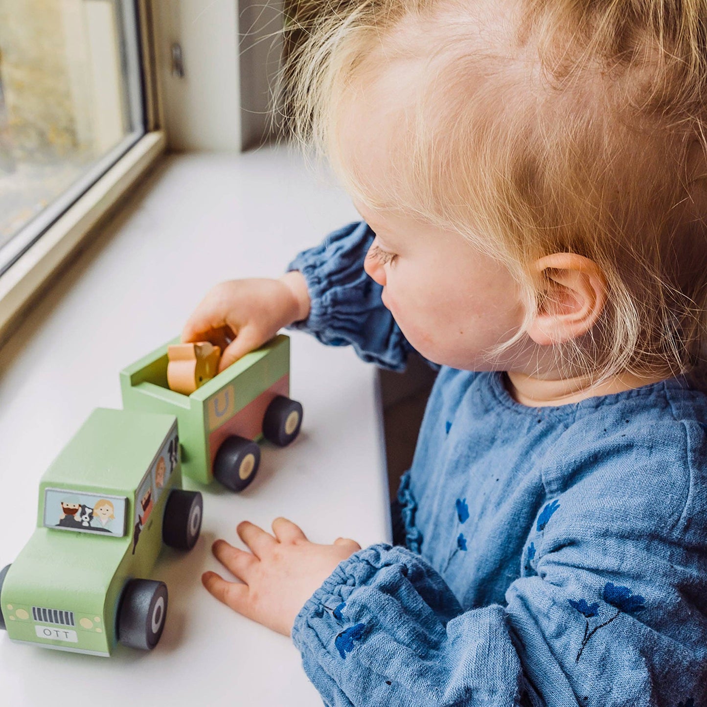 NEW! Wooden Farm 4x4 with Horse Box and Horse - Grace and Fox
