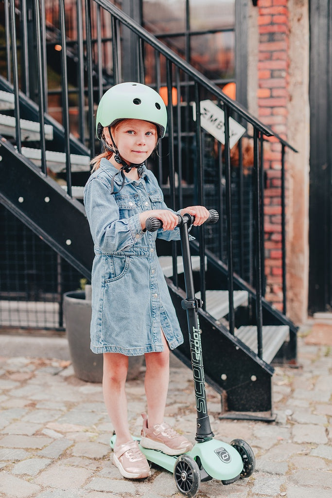 Scoot & Ride Highwaykick 3 LED Scooter - Kiwi