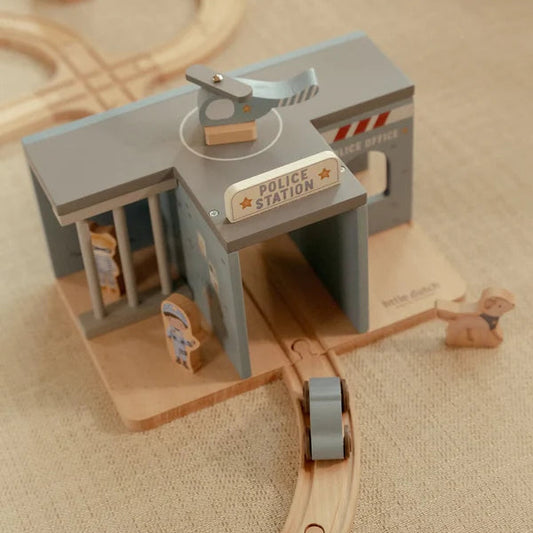 Little Dutch - Police station FSC - Grace and Fox