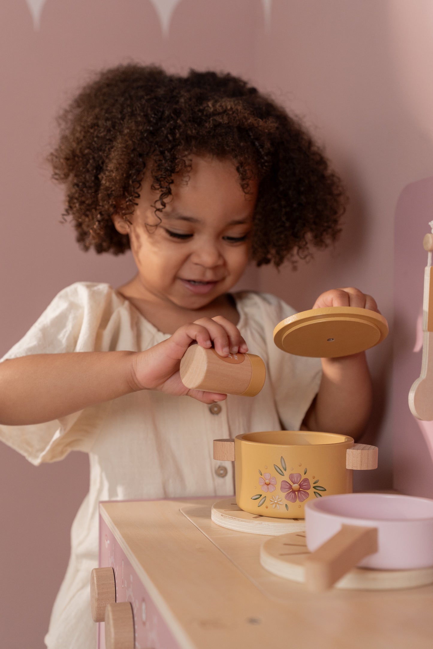 Little Dutch Wooden play kitchen Pink FSC Limited Edition