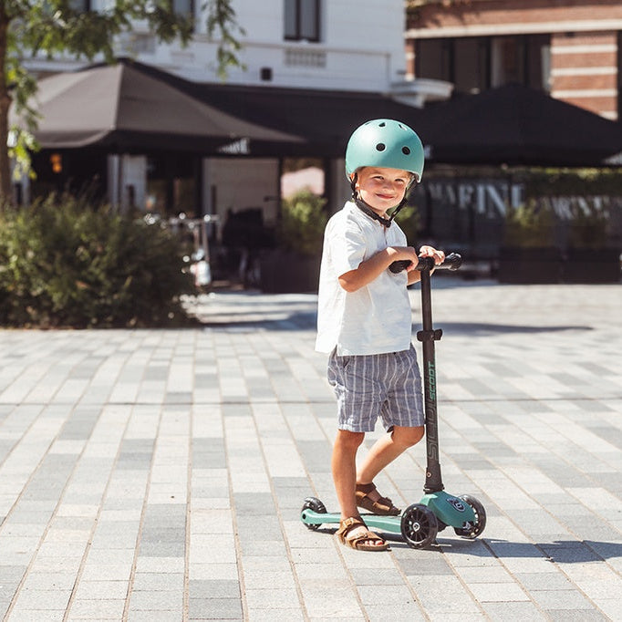 Scoot & Ride Highwaykick 3 LED Scooter - Forest