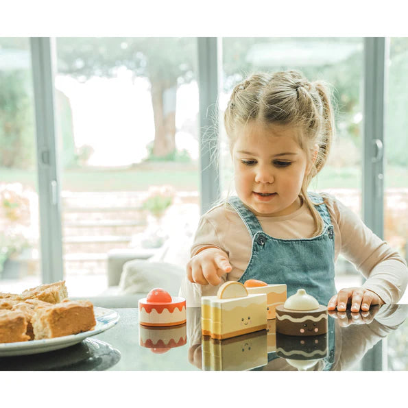 Orange Tree Toys Happy Treats – Wooden Cakes Play Set