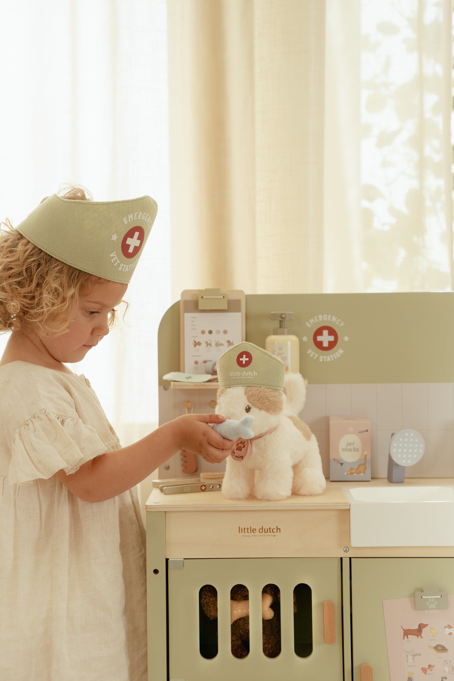 Little Dutch Wooden veterinary practice FSC