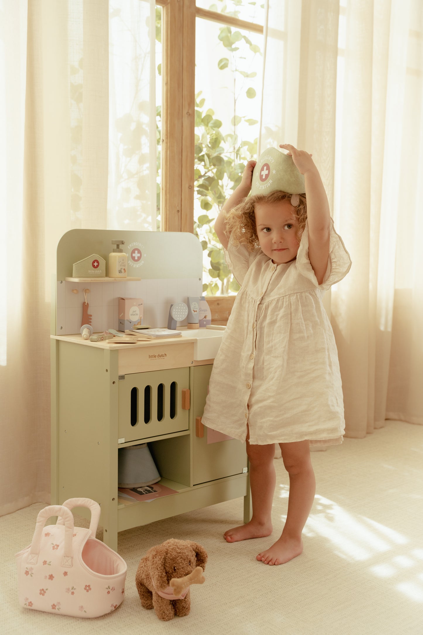 Little Dutch Wooden veterinary practice FSC