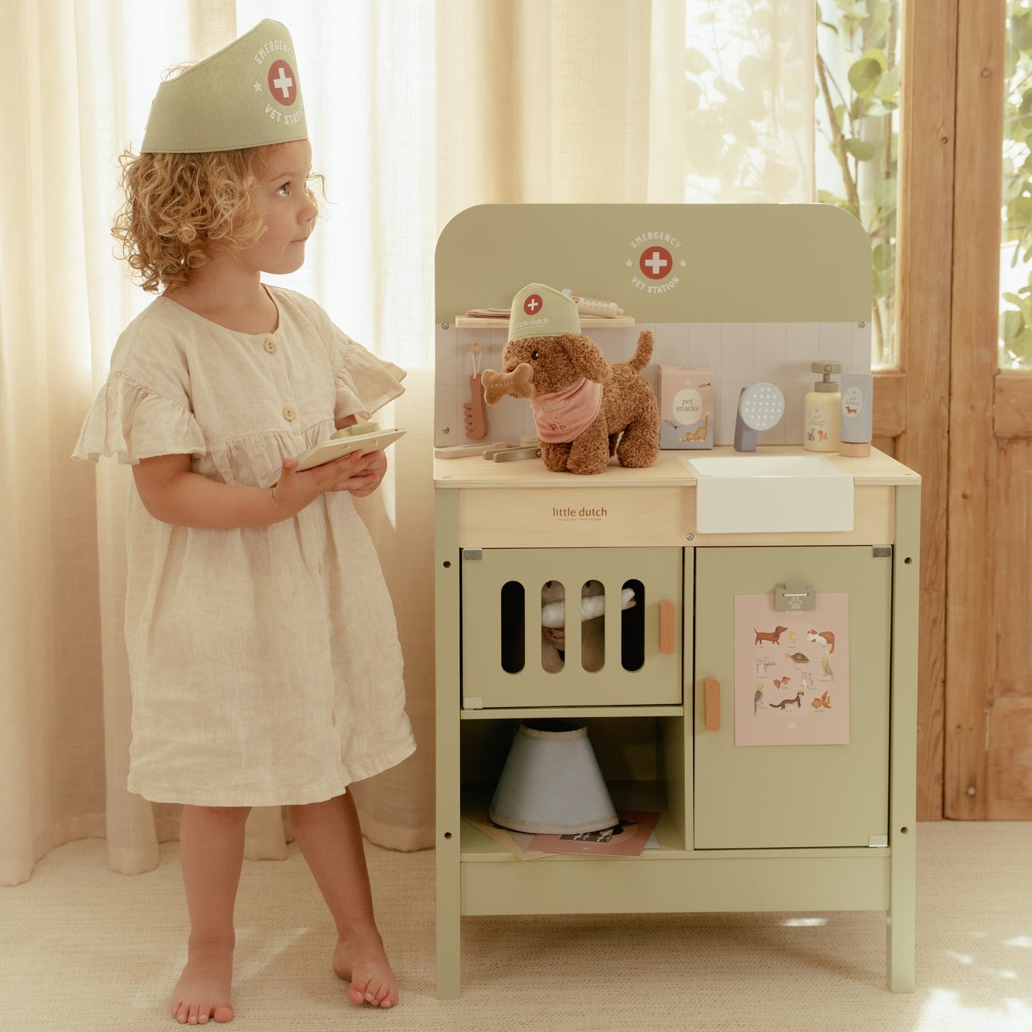 Little Dutch Wooden veterinary practice FSC