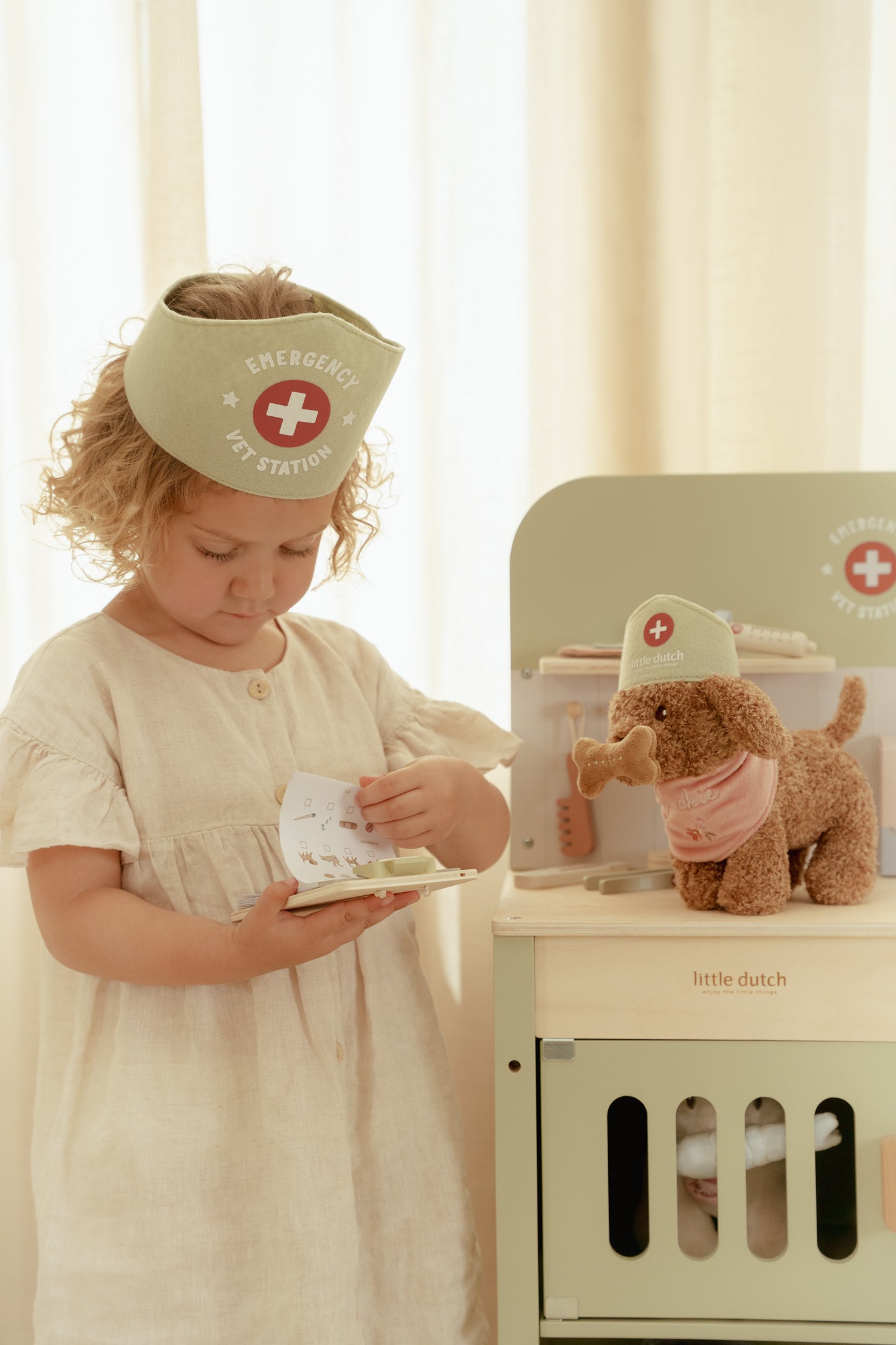 Little Dutch Wooden veterinary practice FSC