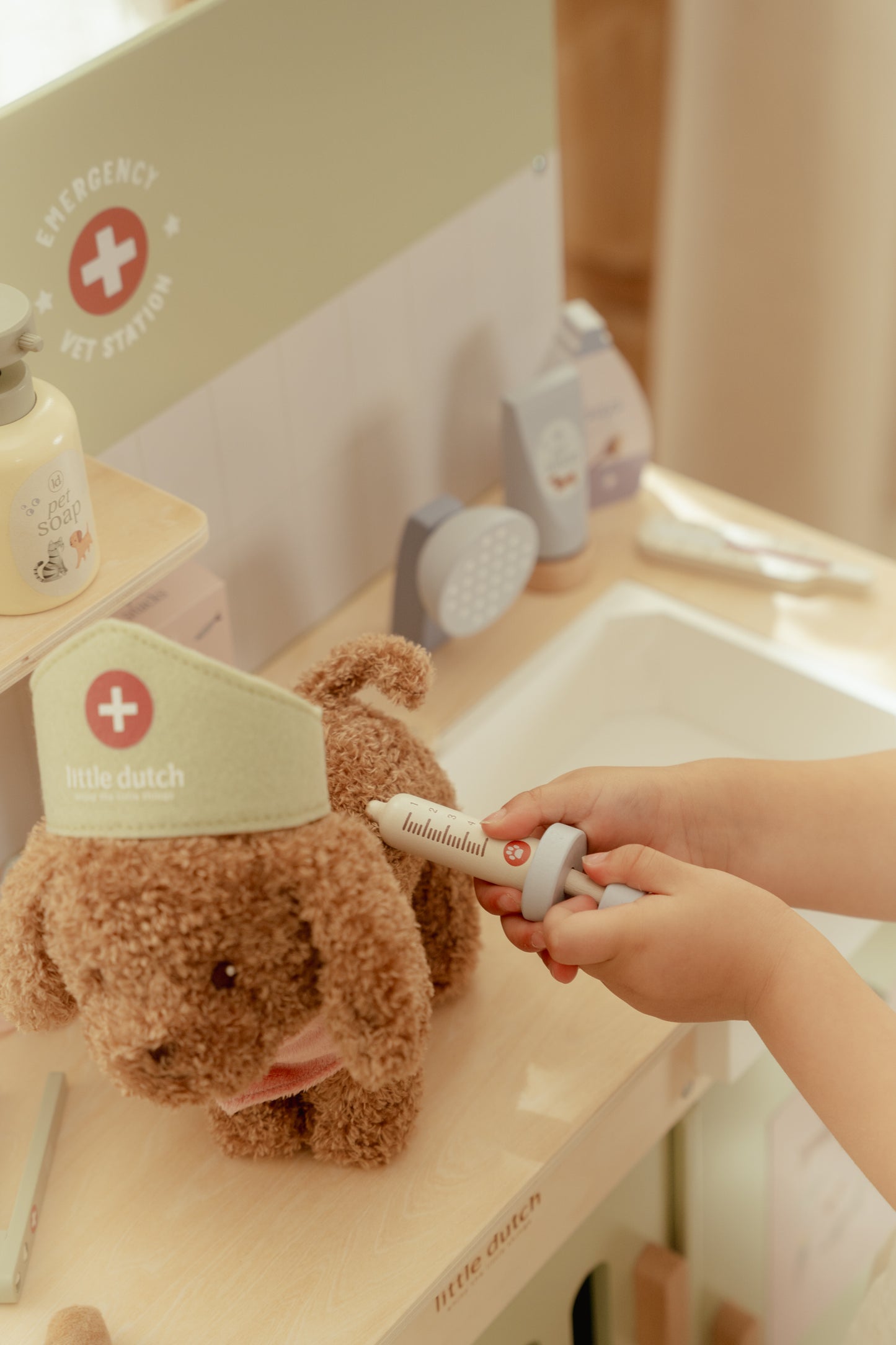 Little Dutch Wooden veterinary practice FSC