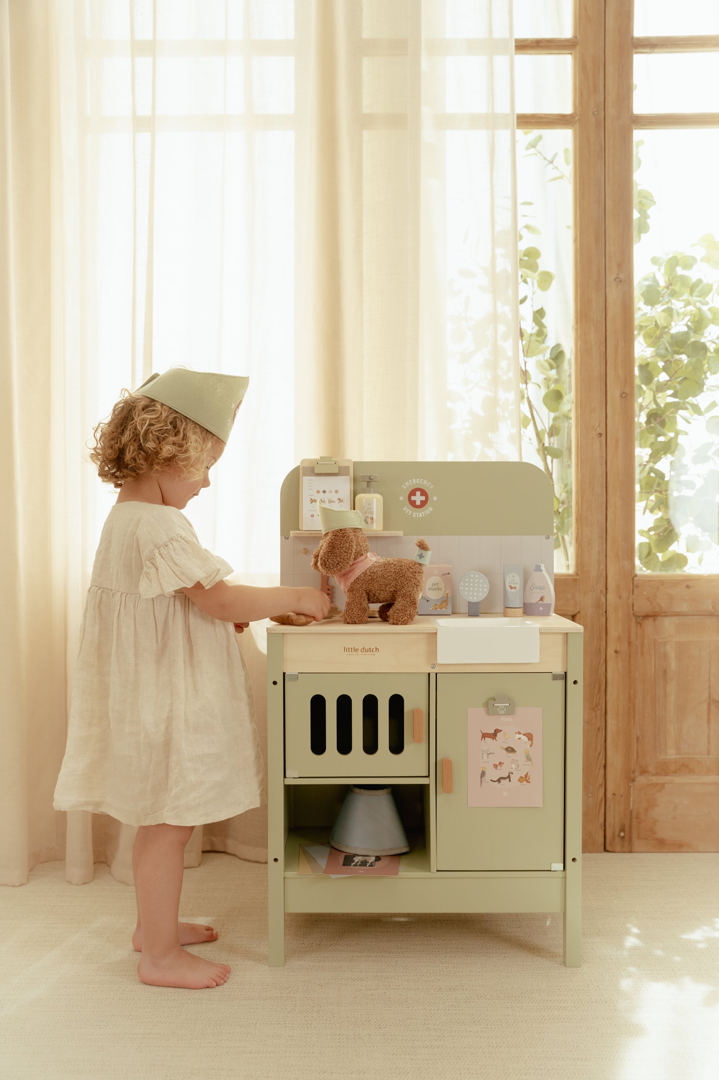 Little Dutch Wooden veterinary practice FSC