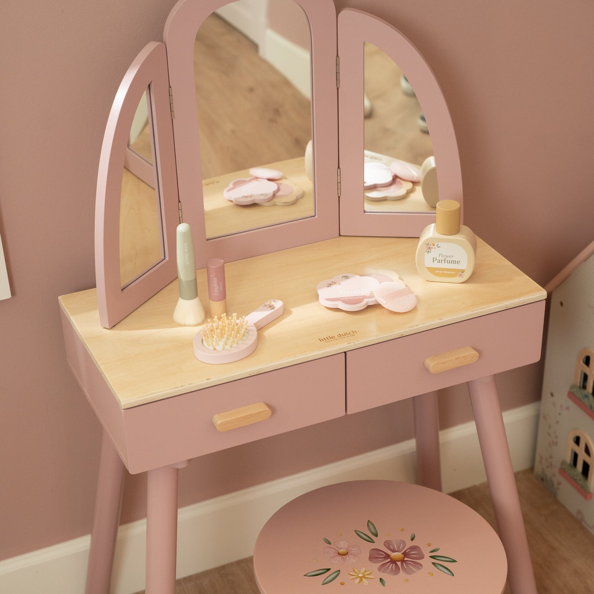 Wooden beauty play set with accessories and floral stool