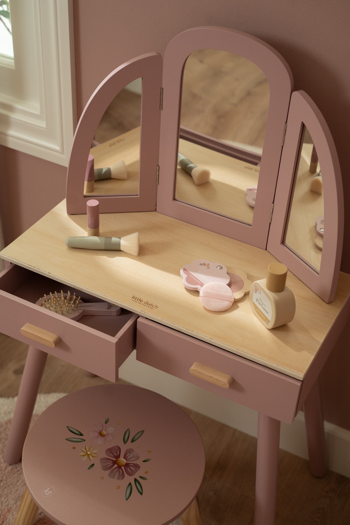Little Dutch pink wooden dressing table for kids