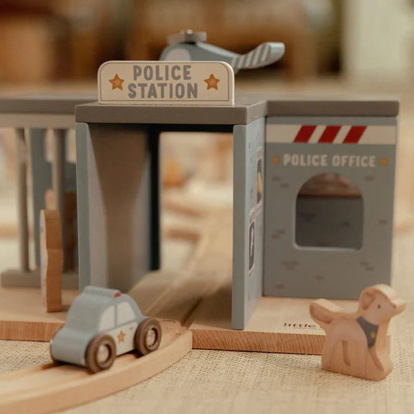 Little Dutch - Police station FSC - Grace and Fox