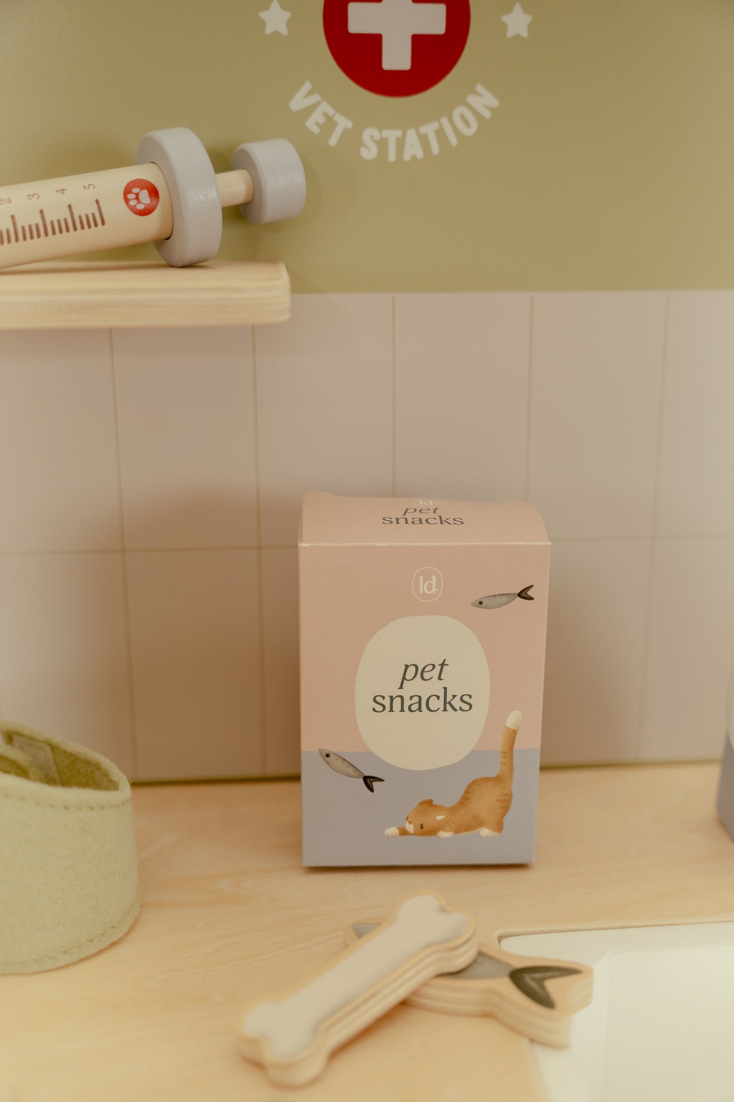 Little Dutch Wooden veterinary practice FSC