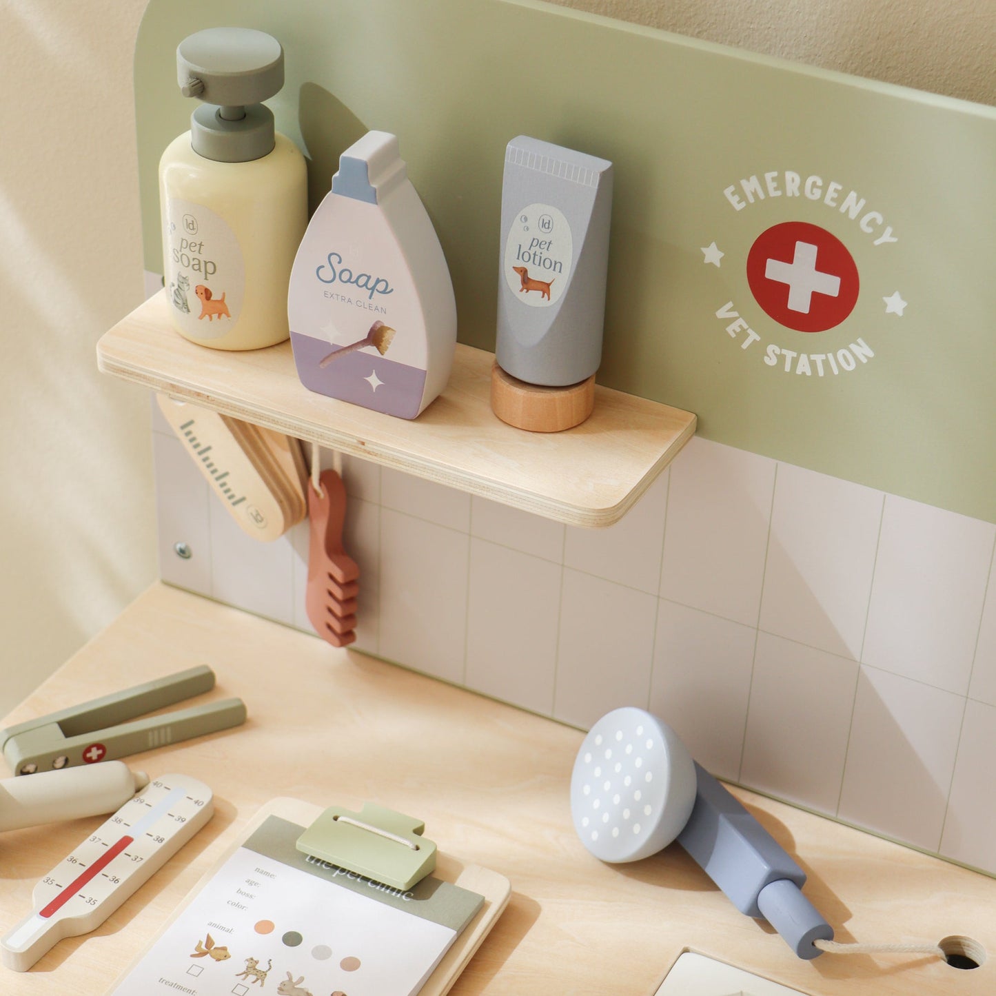 Little Dutch Wooden veterinary practice FSC