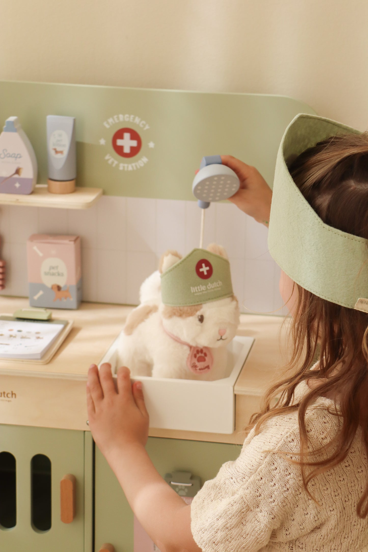 Little Dutch Wooden veterinary practice FSC