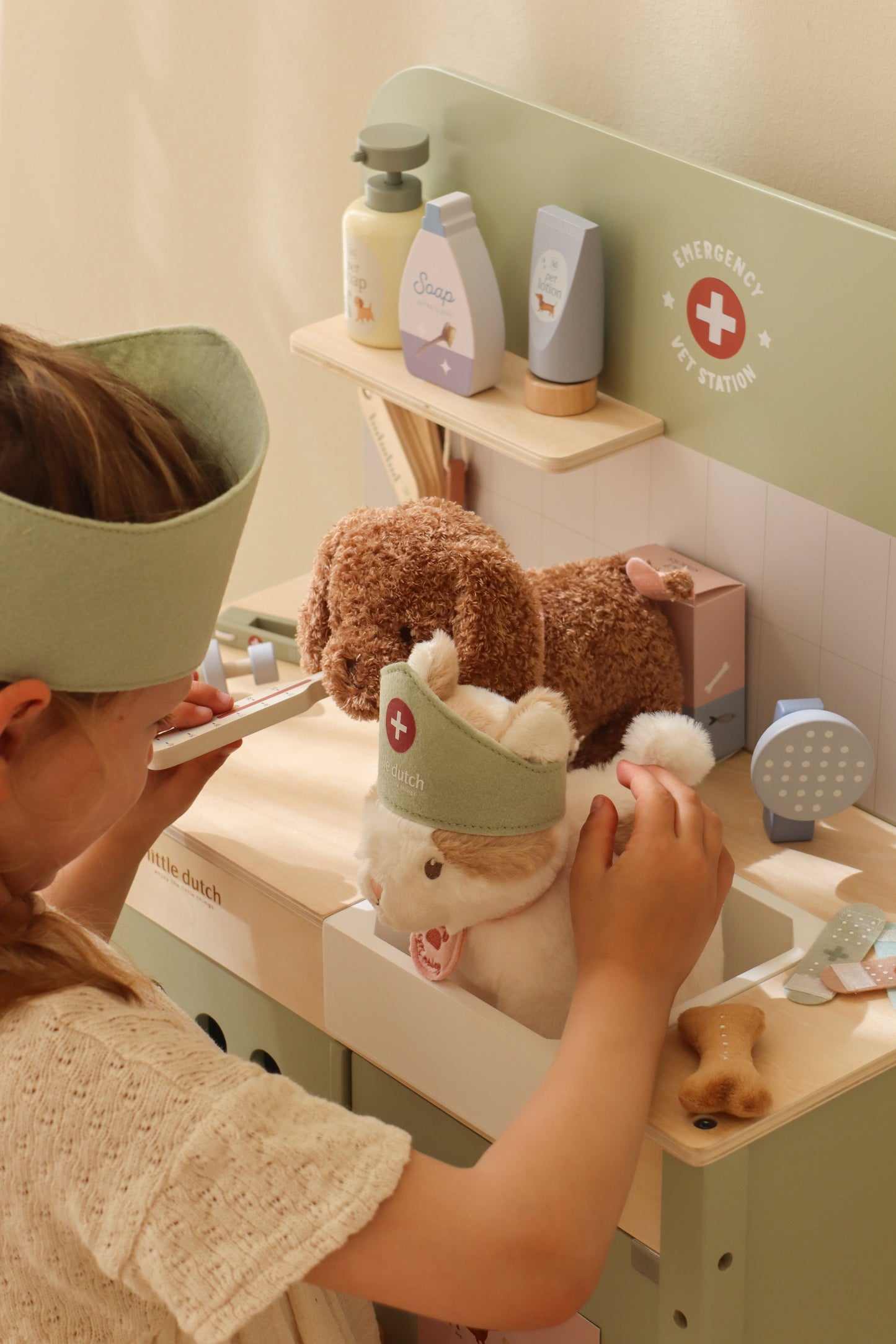 Little Dutch Wooden veterinary practice FSC