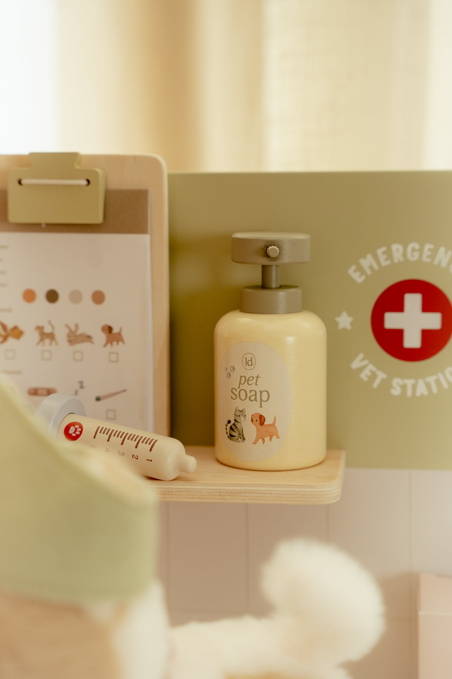 Little Dutch Wooden veterinary practice FSC